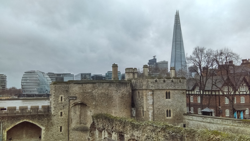 Turnul Londrei vechi si nou